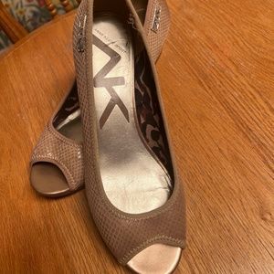 Anne Klien beige open-toed heels